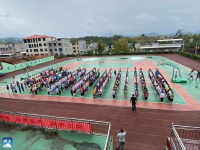 南林中学：举行2022级初一新生小军训
