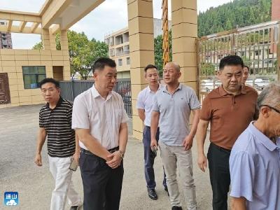 县领导到通羊五小督导国庆节前校园安全稳定工作