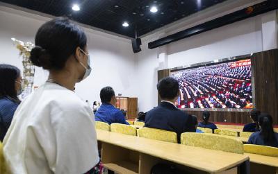 心声与掌声——聆听党的二十大报告