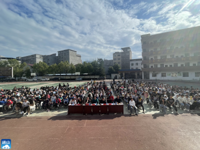黄沙铺镇中学举办第一届英语演讲比赛