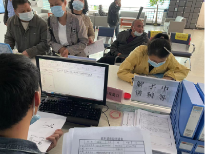 县医疗保障局：落实医疗救助“政策找人”  切实减轻低收入群体就医负担  