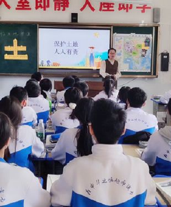 调研促提升 引领助成长——咸宁市教科院领导到通山县明德中学调研听课