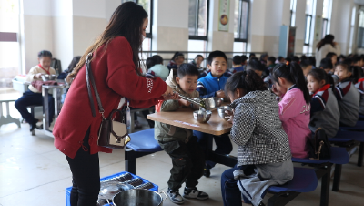 喜报！通山县迎宾路小学食堂被授予“湖北省中小学校健康食堂”称号