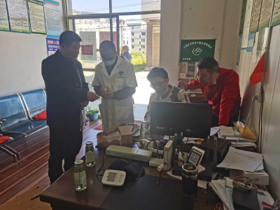 县医疗保障局：携手邮政银行  推动经办服务下沉到村