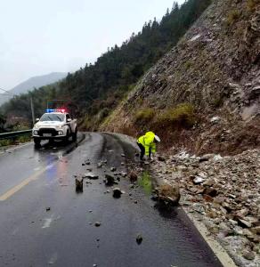 长江云——通山公安：织牢冬季山区道路交通安全防护网