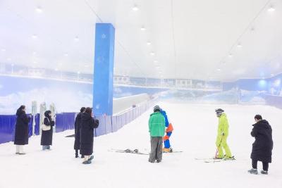 华中最大室内滑雪馆6月30日开门迎客，市民家门口打卡“北国风光”