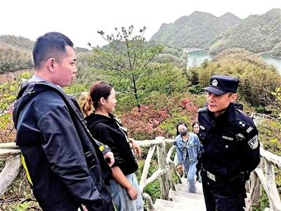 咸宁日报——通山公安护航全域旅游“旅游警务”呵护游客平安