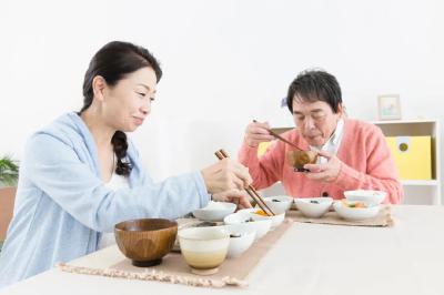 吃饭快 VS 吃饭慢的人，到底哪个更健康？ 