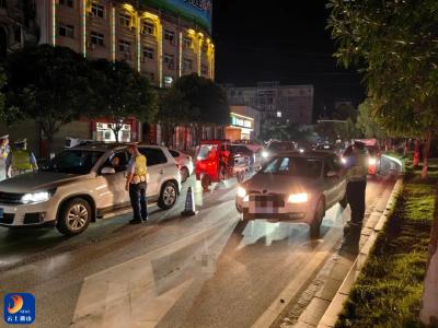 迎“端午”护“高考”，通山交警夜查“酒驾”保平安