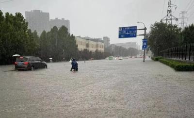 因暴雨迟到能扣工资吗？暴雨天未能到岗算旷工吗？一文读懂！