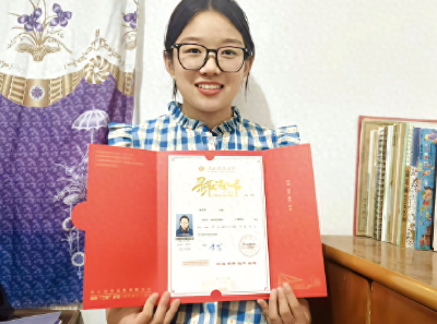先天失聪未能阻止求学梦，通山18岁女孩考上大学 余思雨：在“有声世界”开启精彩人生