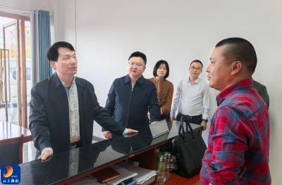 V视丨徐小兵到通山县调研基层党建工作时要求 扎实推进基层党组织建设和后备力量储备