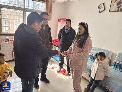 闯王镇：商会寒冬送温暖 走访慰问献爱心