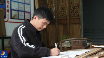 【通山人才风采】V视丨第六期 | 成希：匠心传承 刻木镌魂