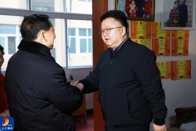 V视丨陈洪豪 吴涛率县“四大家”领导集中开展春节走访慰问活动
