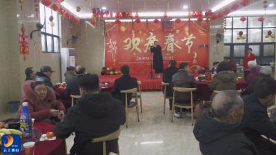 县领导春节前走访慰问福利院老人
