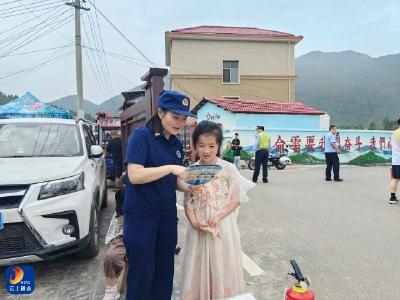 通山县消防救援大队：深入第七届“枇杷旅游季”现场开展消防安全宣传 