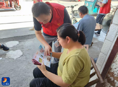 杨芳林乡：红马甲街头行动  掀起移风易俗宣传热潮