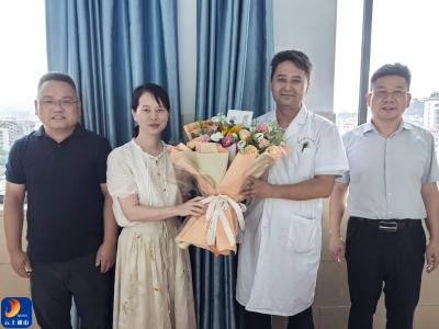 共话民族团结 凝聚发展合力——县领导走访维吾尔族医学博士