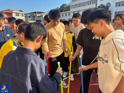 县实验中学：校际联动暖人心  心理游园焕活力
