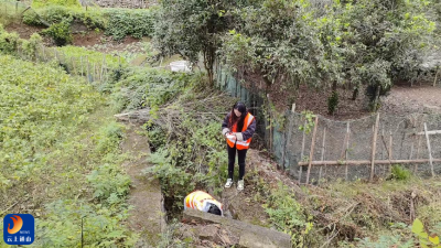 县公路事业发展中心全面开展涵洞清淤工作