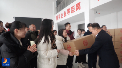 县总工会慰问企业一线职工