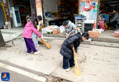 春风送暖学雷锋——杨芳林乡中心小学开展义务清扫志愿服务活动