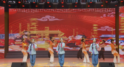 开场《山乡迎客来》