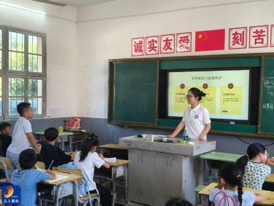 “托”起多彩夏日——杨芳林乡暑假“爱心托管班”开班