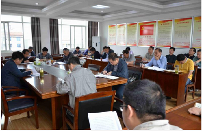 人社局开展“两学一做”专题学习讨论会