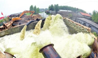 我市抢排龙赛湖渍水
