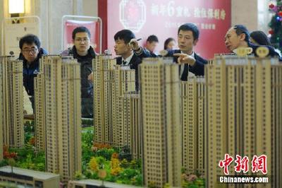 中国多地接连出台楼市调控新政 能否稳住房价