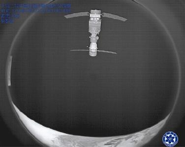 天宫二号伴随卫星拍摄的 首批“天神”组合体图像回传