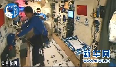 中国人首次太空跑步 景海鹏连跑一小时