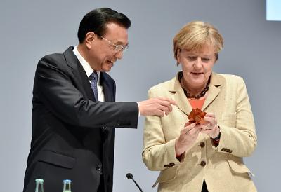 时政|李克强赠默克尔“鲁班锁”深意何在？