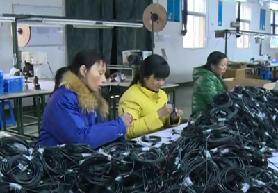 杨河镇：公司建在家门口  群众打工不出村