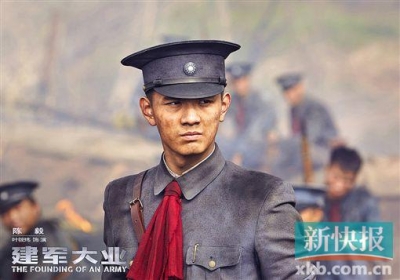 娱乐|《建军大业》曝雄师缔造者海报 刘烨朱亚文军装造型出镜