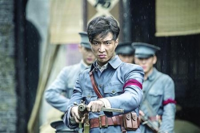 娱乐|《建军大业》昨日14时首映 7小时斩获近4000万票房