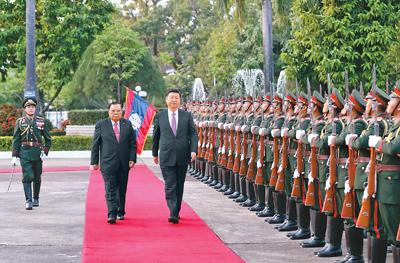 时政|习近平同老挝人民革命党中央委员会总书记、国家主席本扬举行会谈