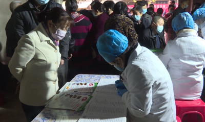 义诊：100多名居民签约家庭医生
