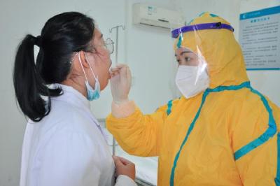 应城市中医医院开展第二轮全院医务人员核酸检测