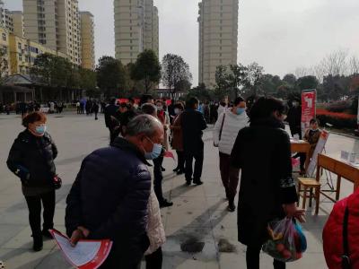 市人社局举办2021“春风行动”招聘会