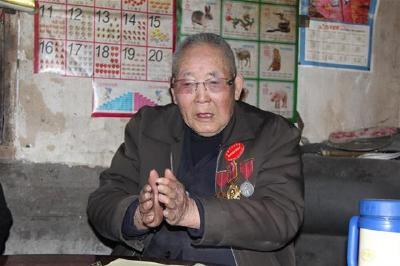 “只要我还在一天，就会一直讲下去”——95岁抗美援朝老兵田间村头讲党课