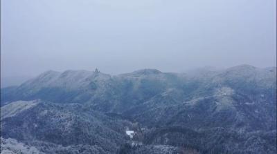 【这里是湖北】湖北随州大洪山：金顶飘雪 宛如仙境