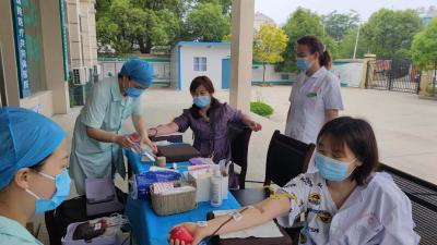 应城城北街道干群踊跃参加无偿献血活动