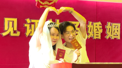 应城迎来“七夕”结婚登记小高峰   70余对新人当日喜结连理