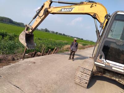 应城南垸良种场：共同缔造齐出力  路面抢修保平安