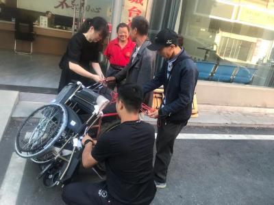 应城城中古城台社区为辖区残疾人赠送爱心轮椅受点赞