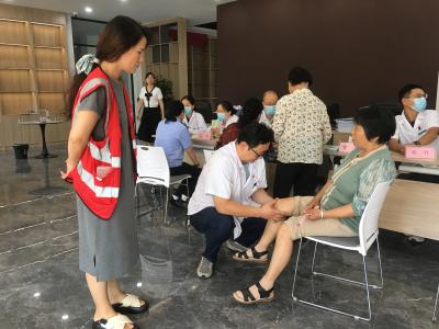 应城市人民医院大型义诊走进城中街道星星社区