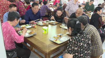 刘杨社区幸福食堂开展重阳节关爱老年人优惠活动